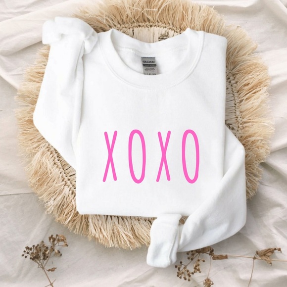 XOXO Valentines Crewneck Sweatshirt S-5X - Picture 1 of 3